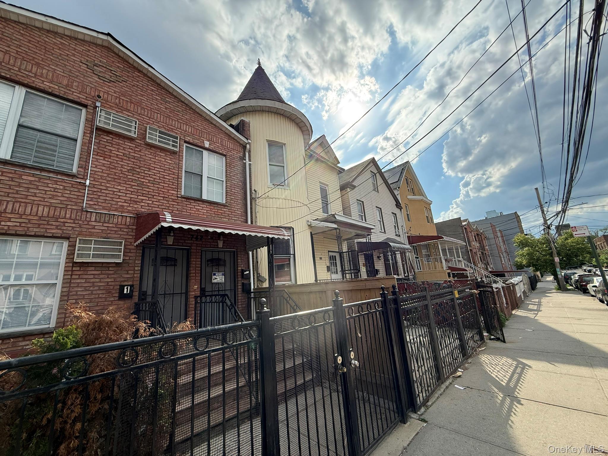Single Family 218th  Bronx, NY 10467, MLS-1003119-18