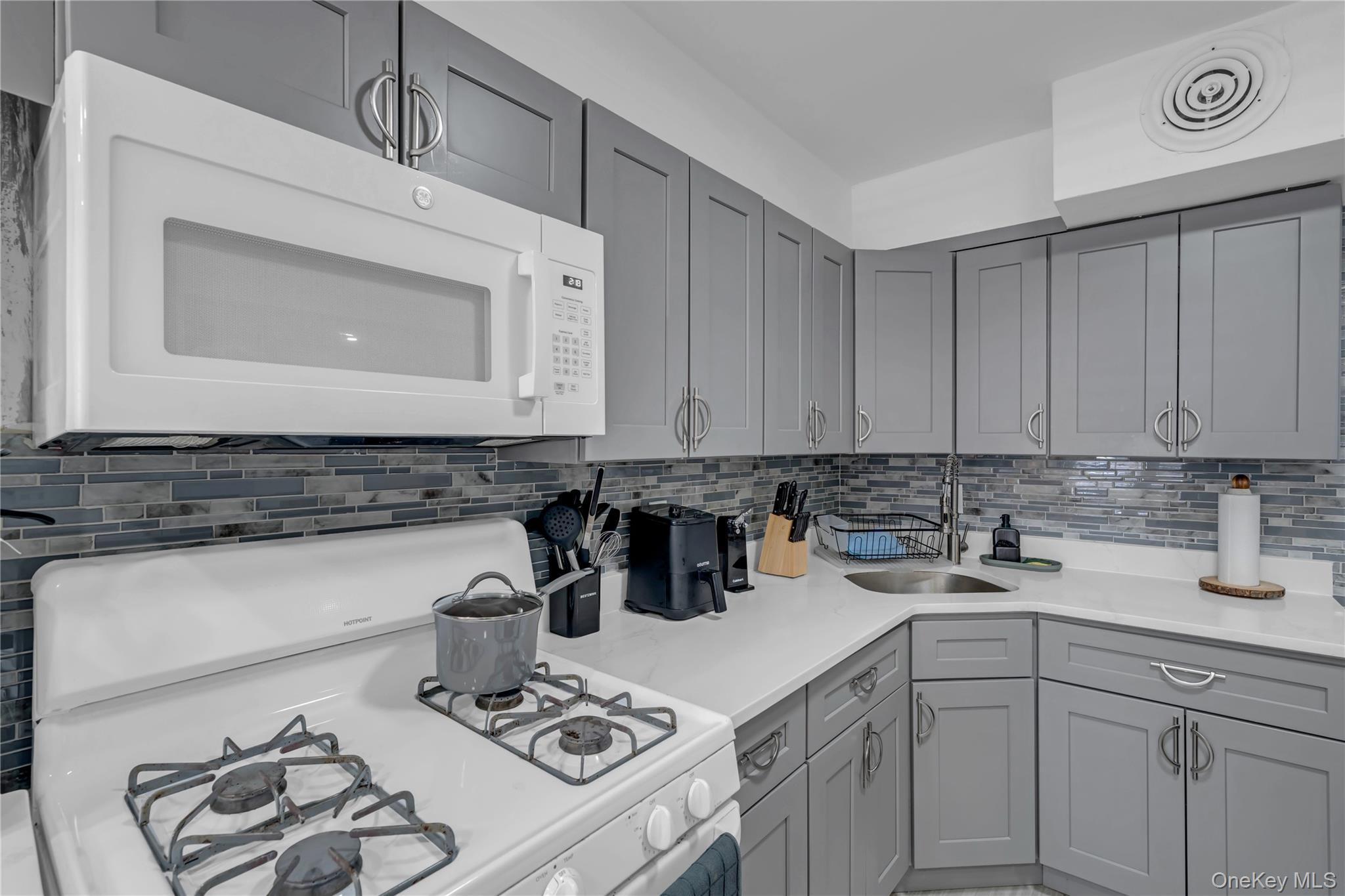 Single Family 83rd  Brooklyn, NY 11236, MLS-1003148-8