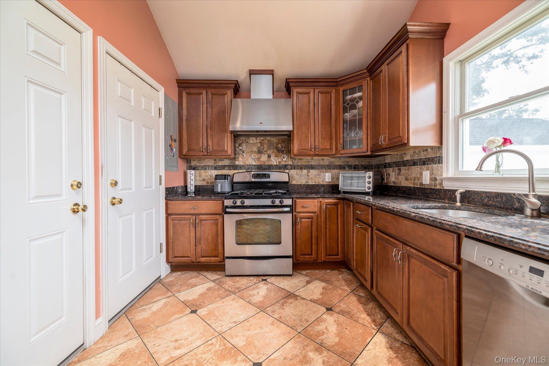Single Family Royal Avenue Nassau County, NY 11572, MLS-1003172-10