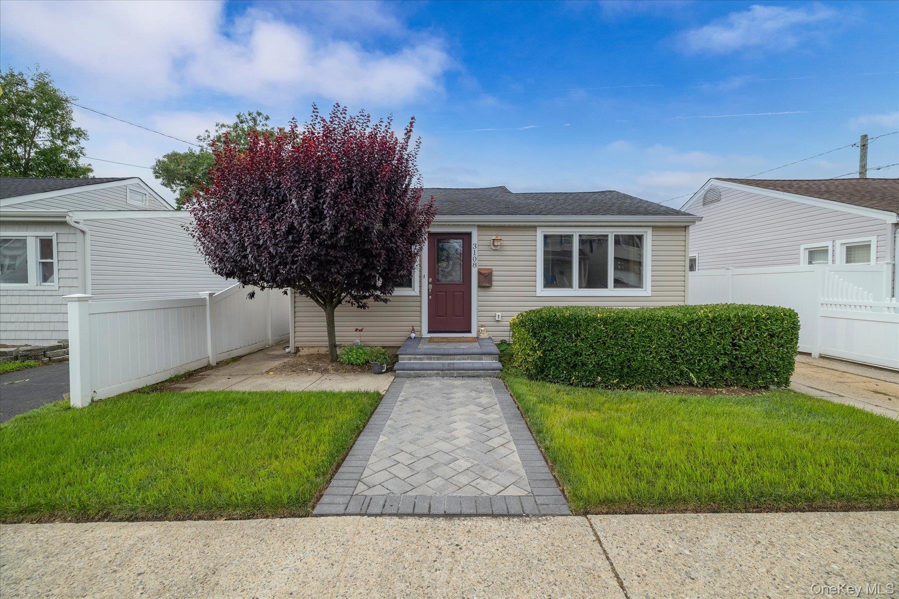 Single Family Royal Avenue Nassau County, NY 11572, MLS-1003172-19
