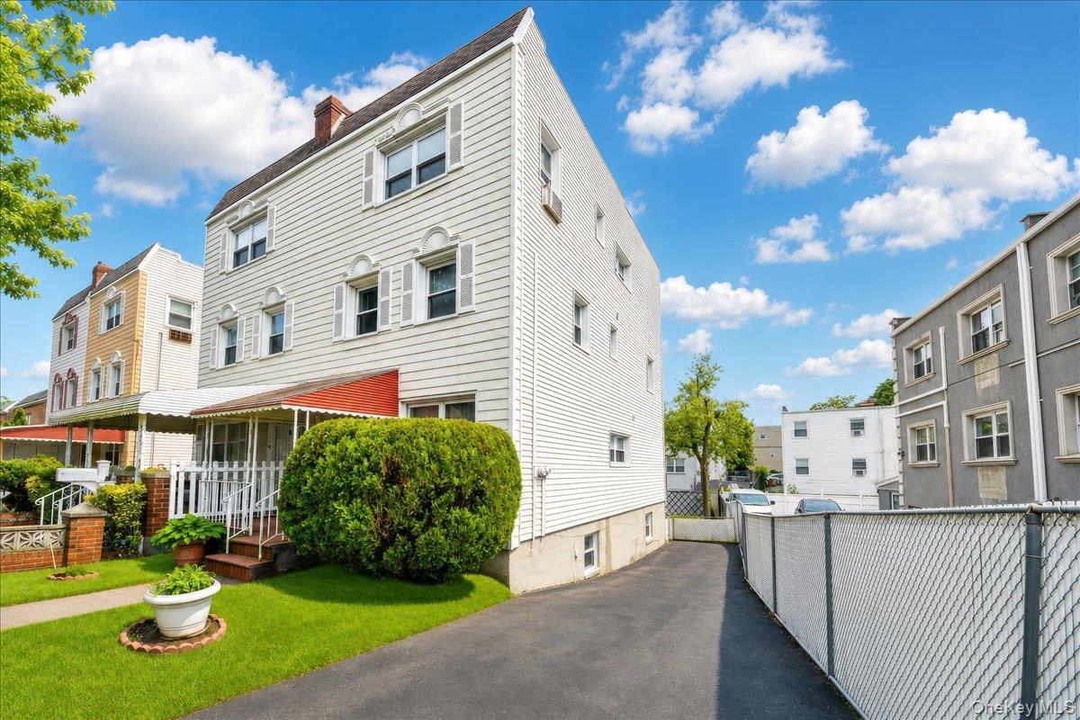 Single Family Harding Avenue Bronx, NY 10465, MLS-1003212-2