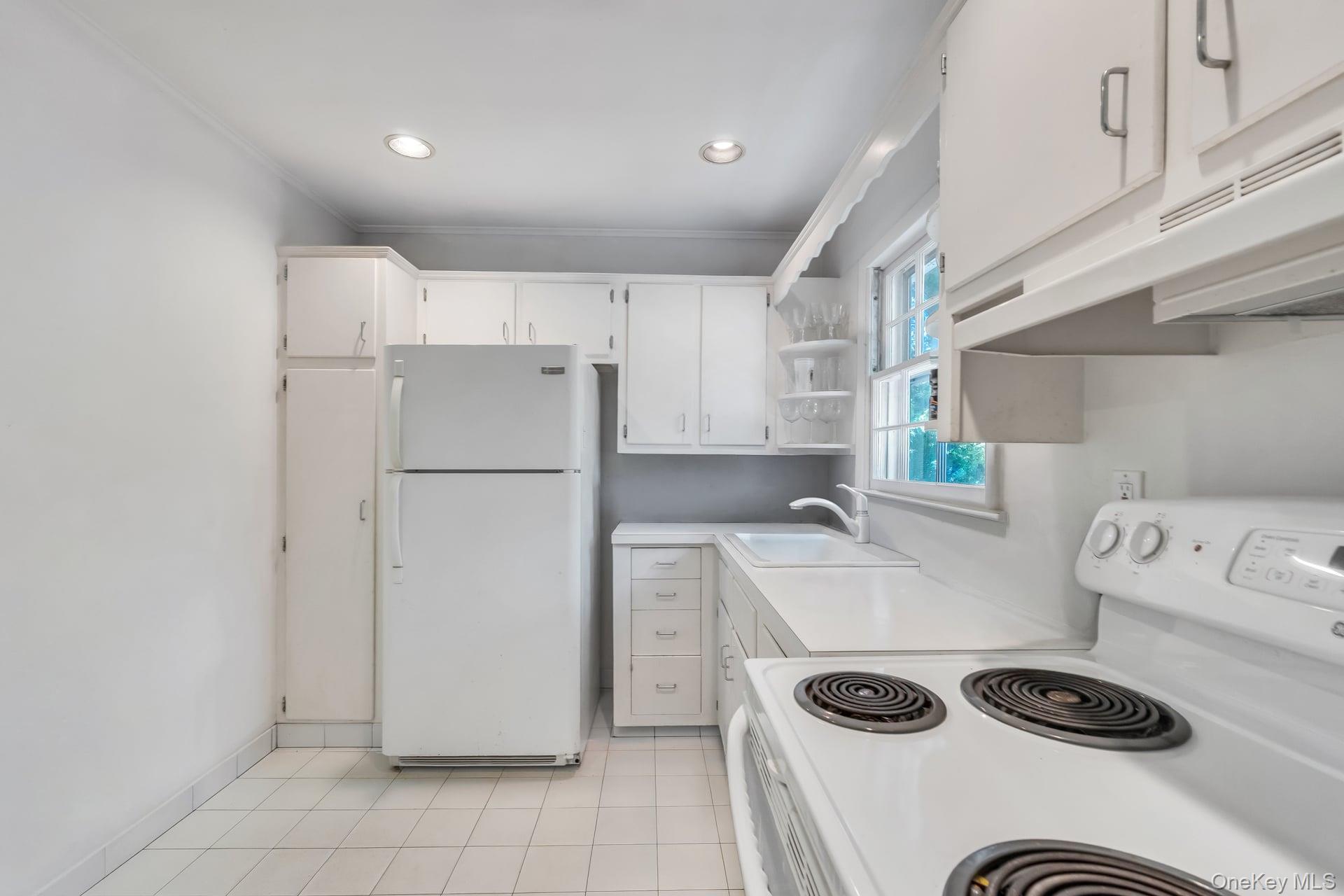Single Family Cove Hollow Road Suffolk County, NY 11937, MLS-1003230-11