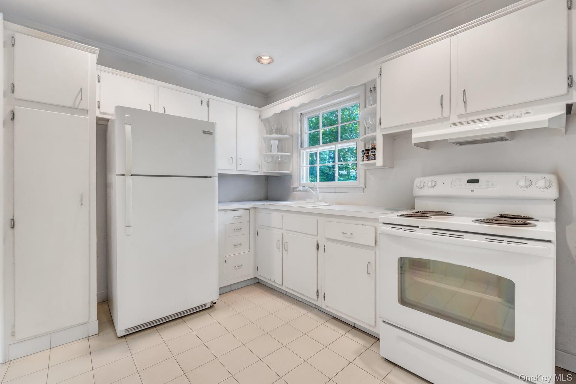 Single Family Cove Hollow Road Suffolk County, NY 11937, MLS-1003230-8
