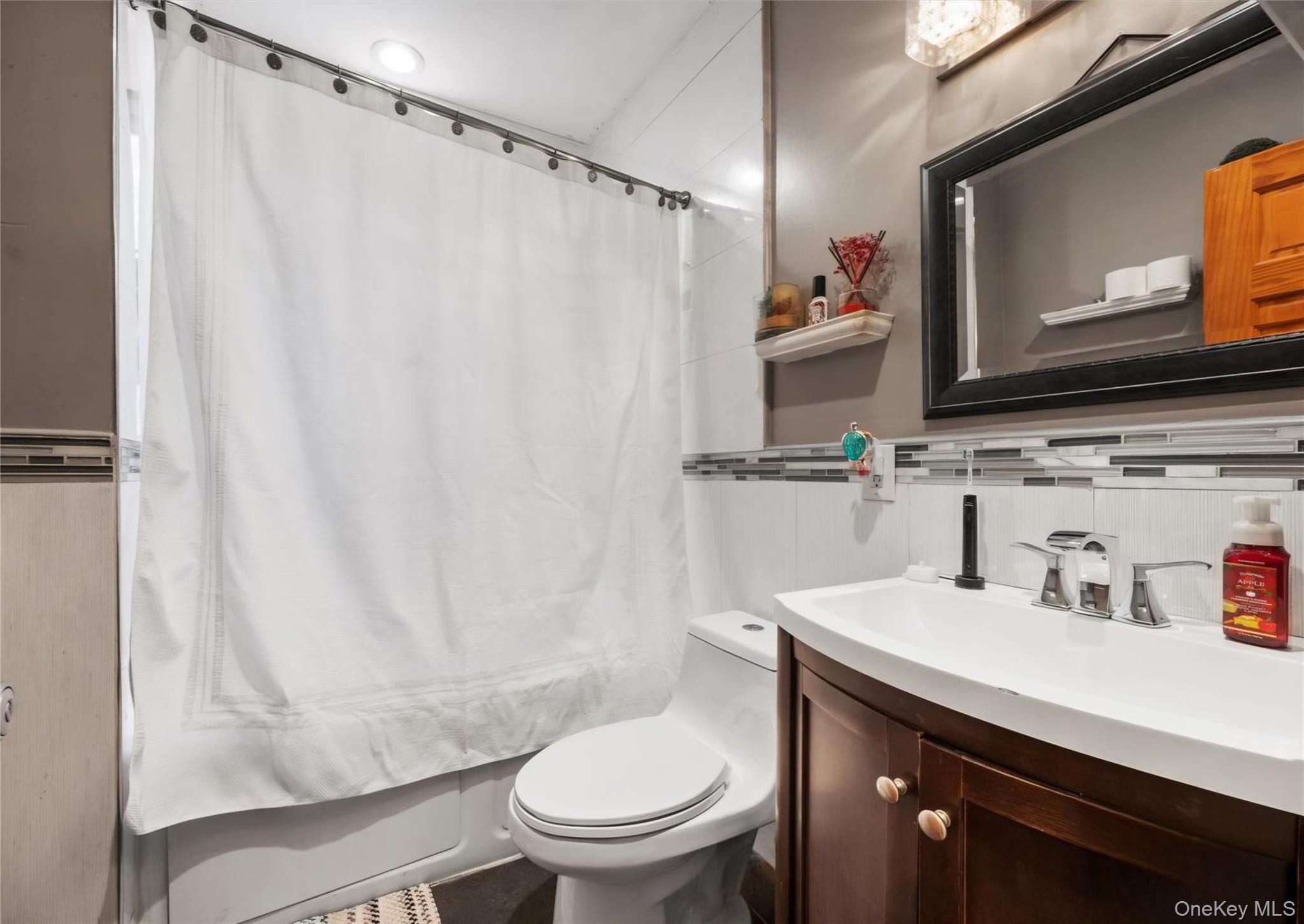 Single Family Harper Avenue Bronx, NY 10466, MLS-1003233-4