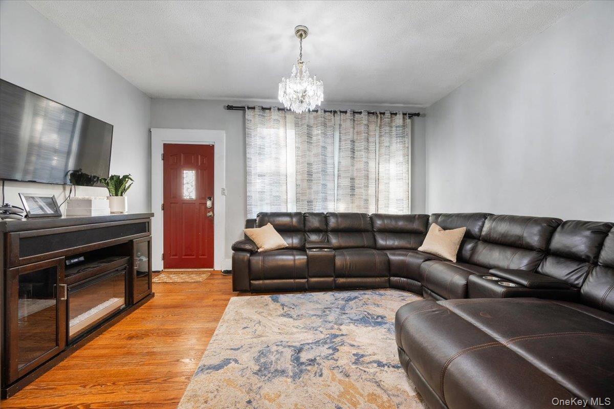 Single Family Harper Avenue Bronx, NY 10466, MLS-1003233-5