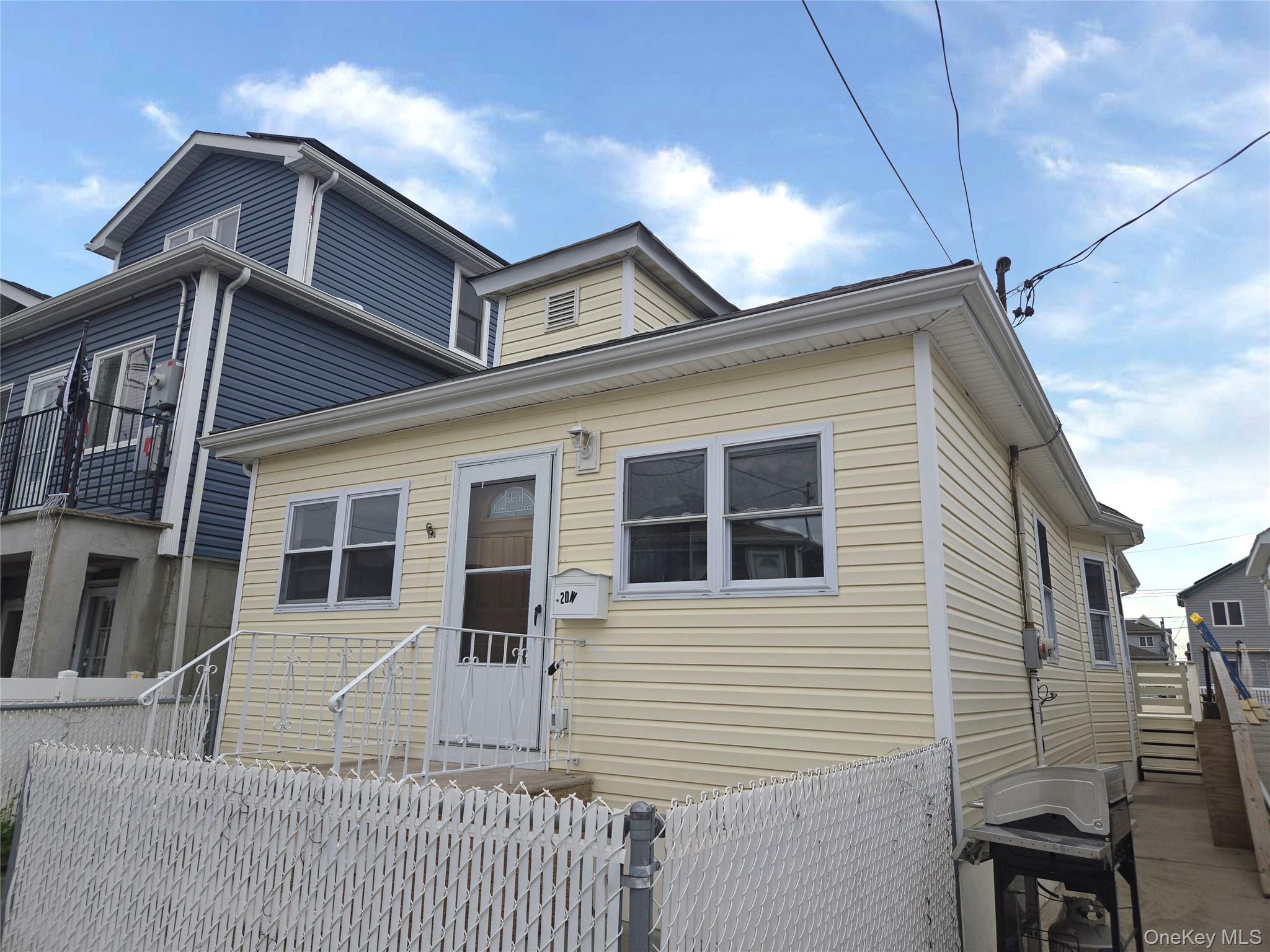 Single Family 10th  Queens, NY 11693, MLS-1003266-3