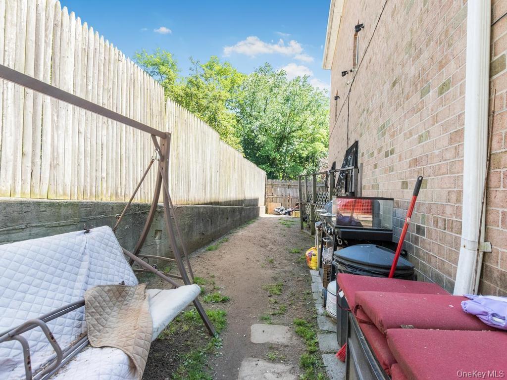 Single Family Boller Bronx, NY 10466, MLS-1003292-25