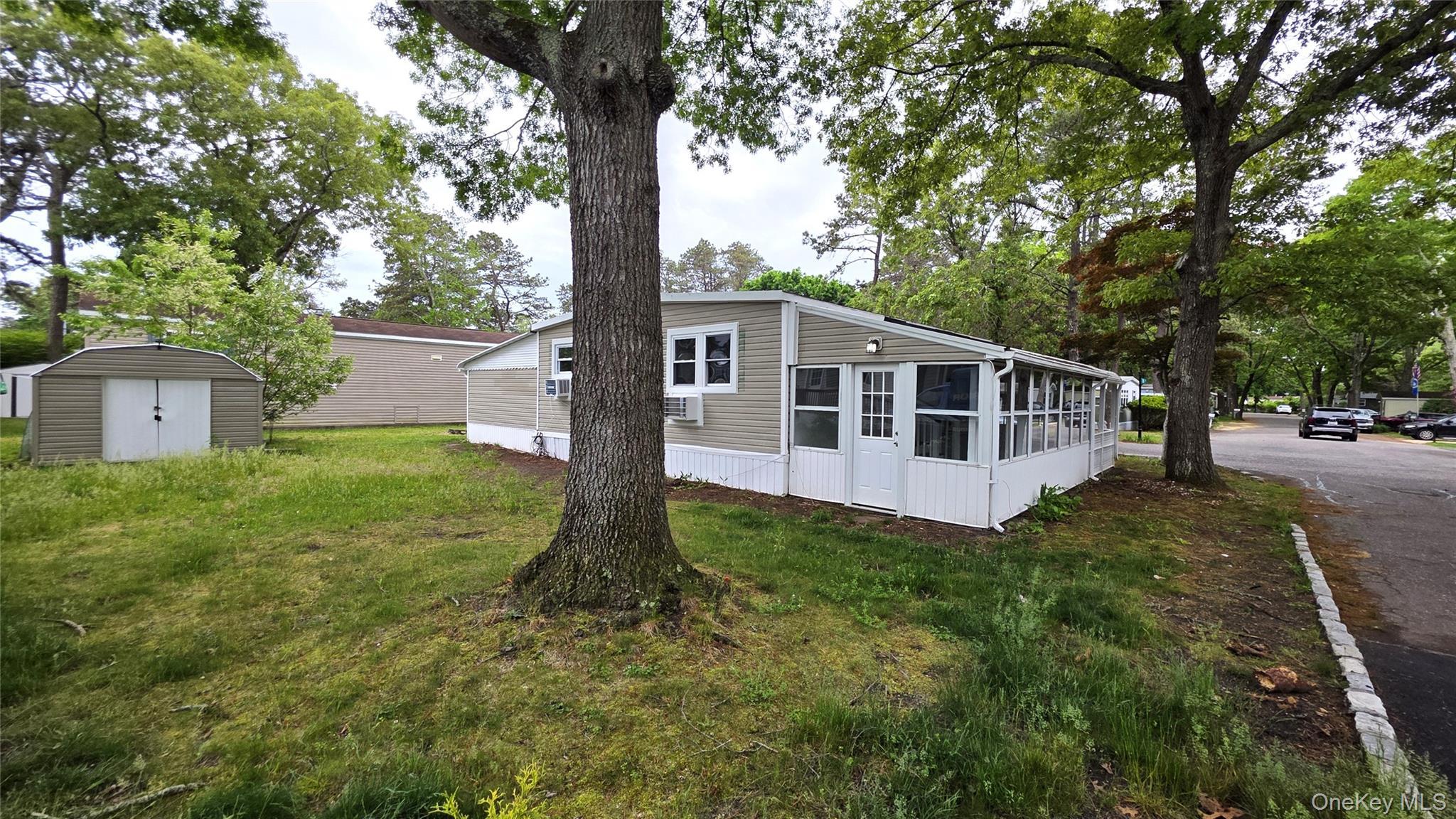 Single Family Riverleigh Avenue  Suffolk County, NY 11901, MLS-1003342-14