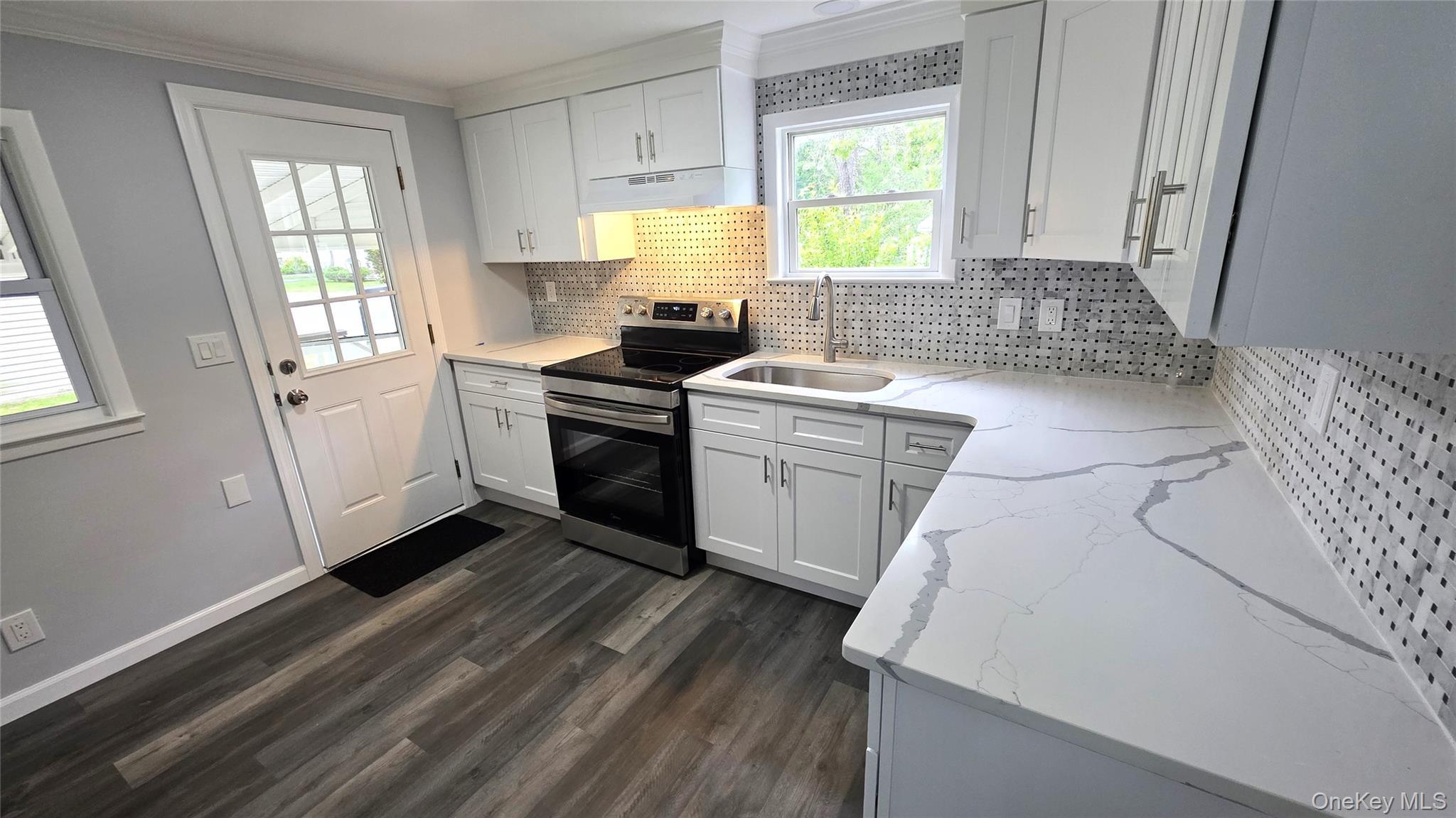 Single Family Riverleigh Avenue Suffolk County, NY 11901, MLS-1003342-3
