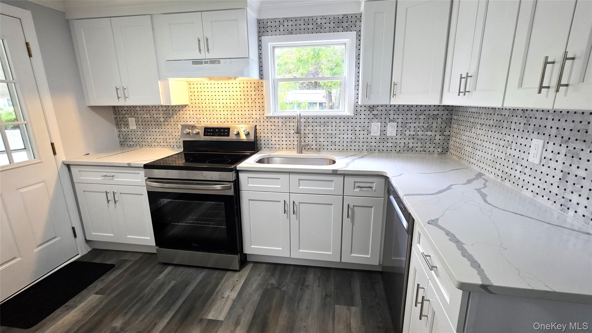 Single Family Riverleigh Avenue Suffolk County, NY 11901, MLS-1003342-4