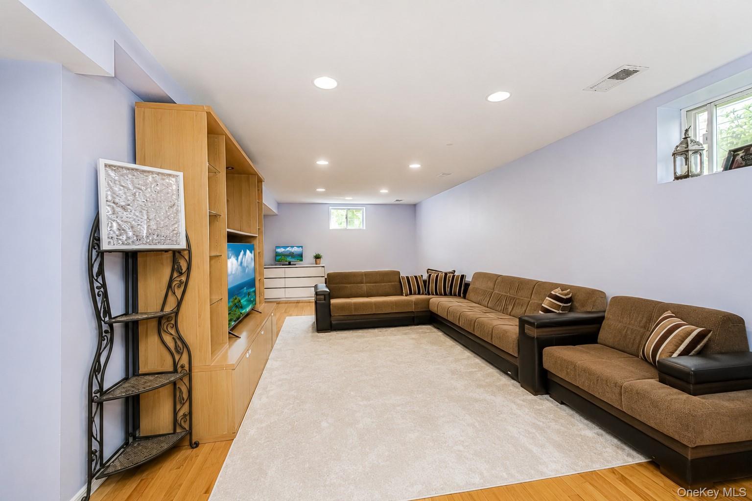Single Family Putters Ct Staten Island, NY 10301, MLS-1003451-19