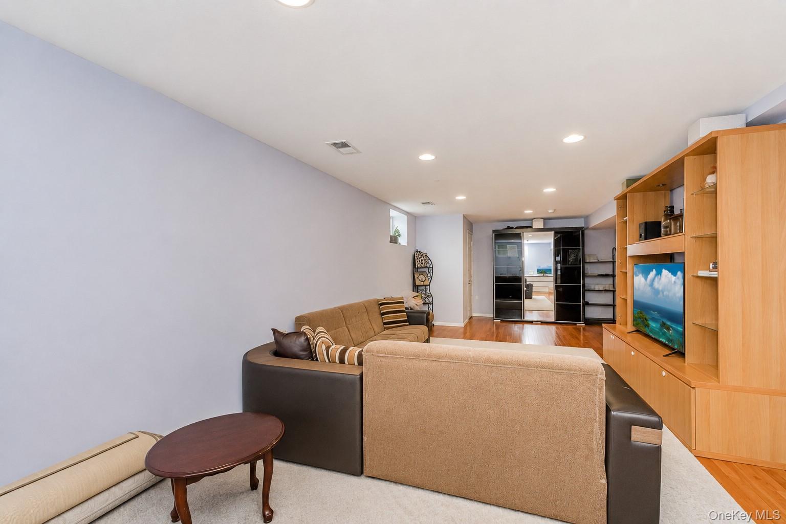 Single Family Putters Ct Staten Island, NY 10301, MLS-1003451-20