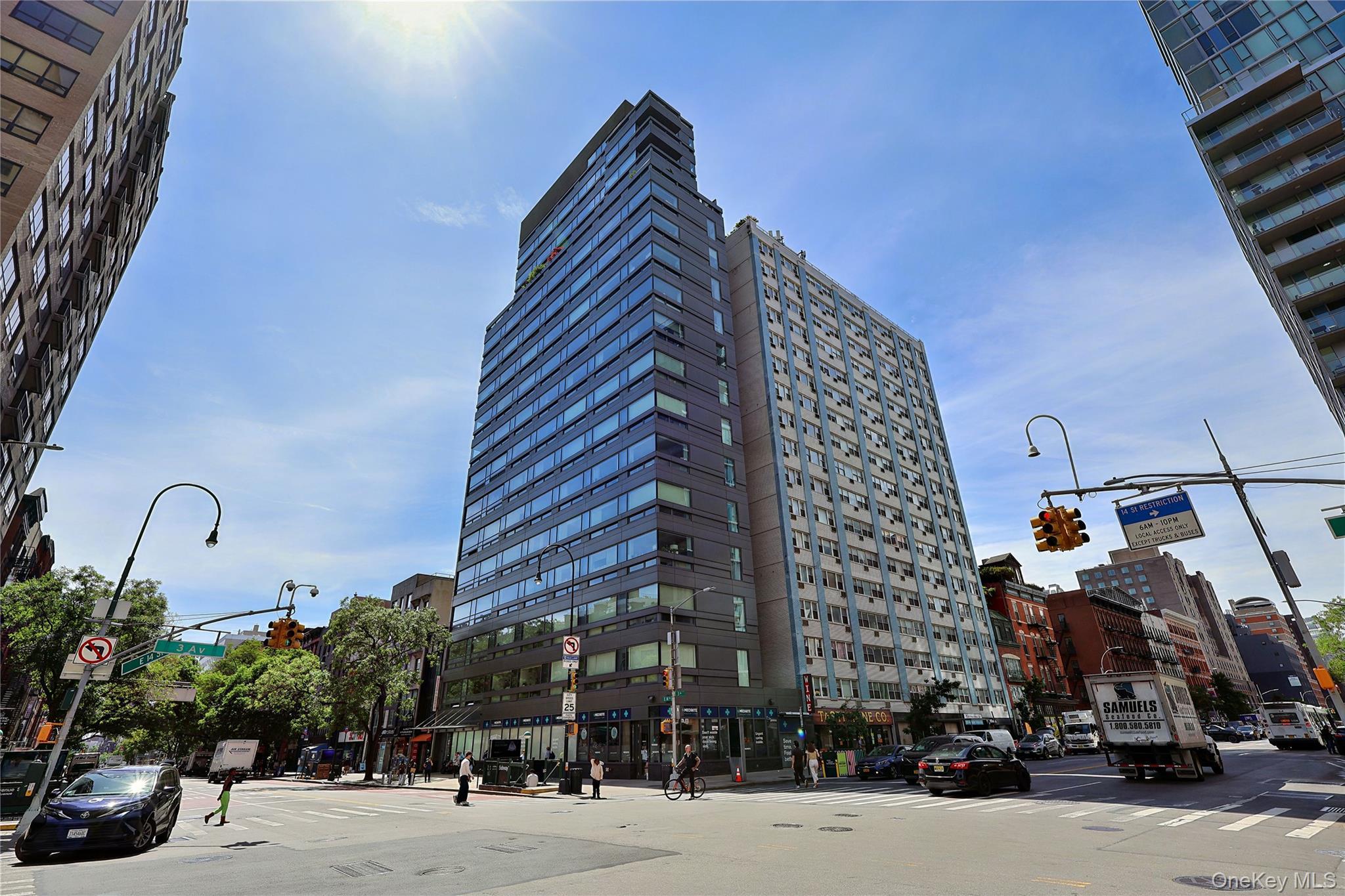 Condo in New York - 3rd Manhattan, NY 10003