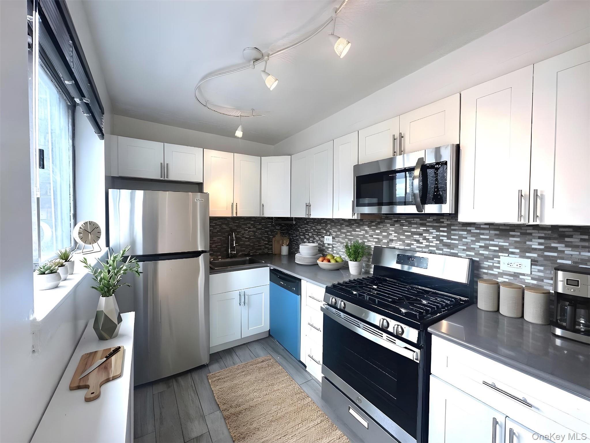 Single Family Douglas  Bronx, NY 10471, MLS-1003589-5
