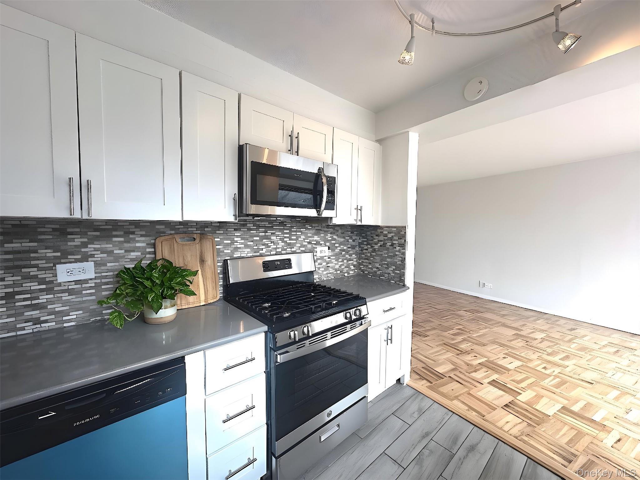 Single Family Douglas  Bronx, NY 10471, MLS-1003589-6