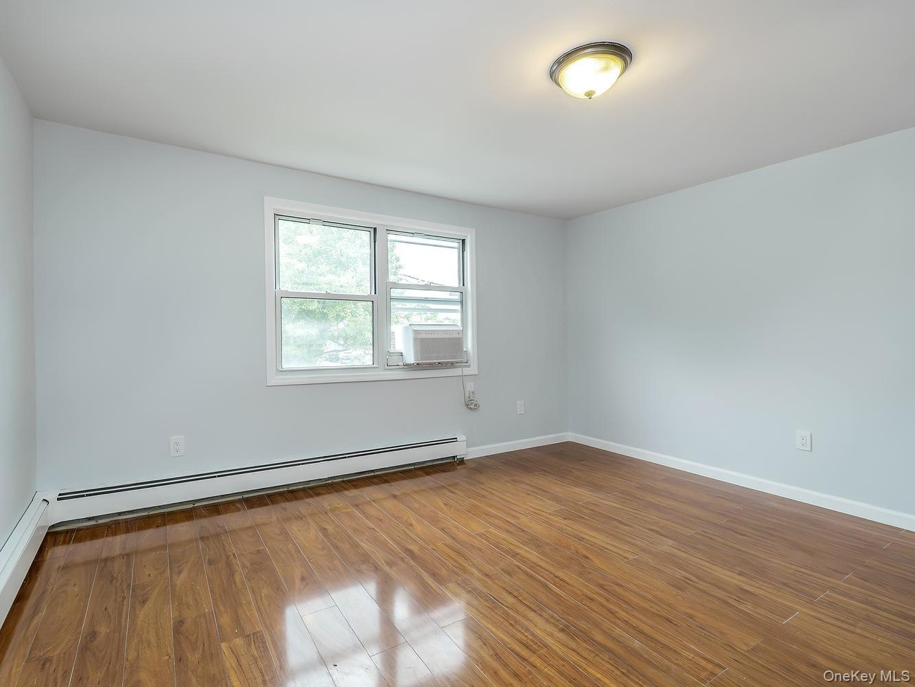 Single Family Kingfisher Nassau County, NY 11756, MLS-1003615-20