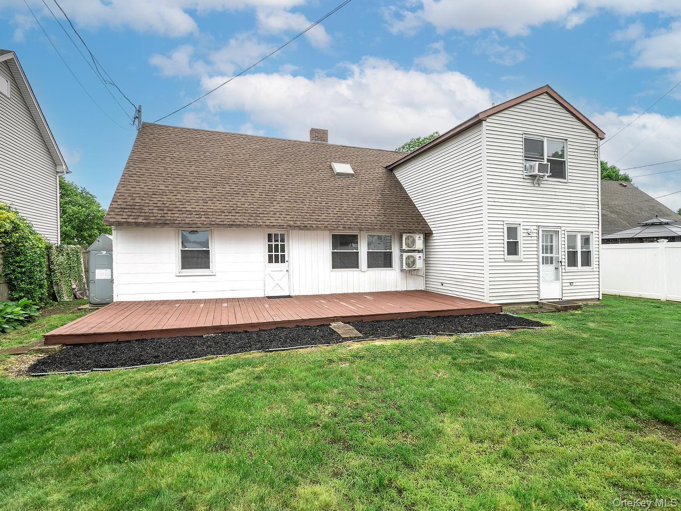 Single Family Kingfisher Nassau County, NY 11756, MLS-1003615-24