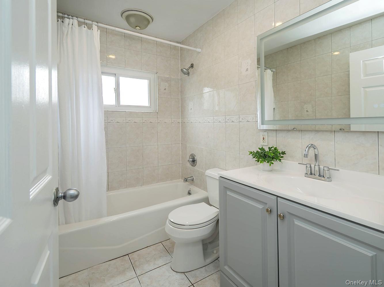 Single Family Kingfisher Nassau County, NY 11756, MLS-1003615-8