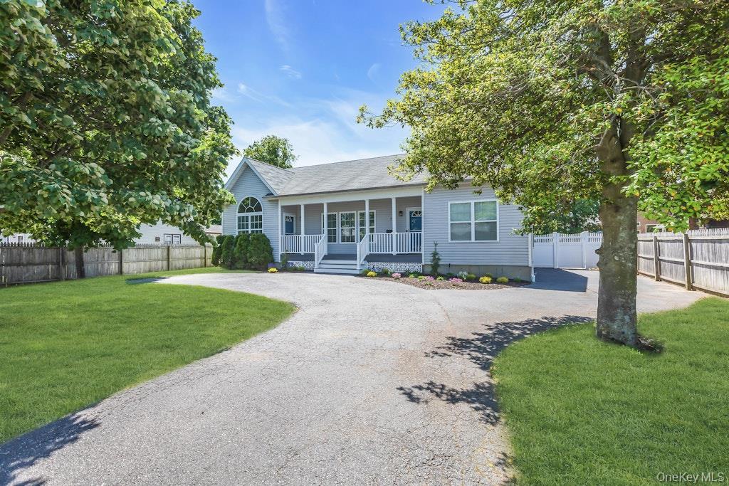Single Family Lincoln Avenue  Suffolk County, NY 11752, MLS-1003628-2