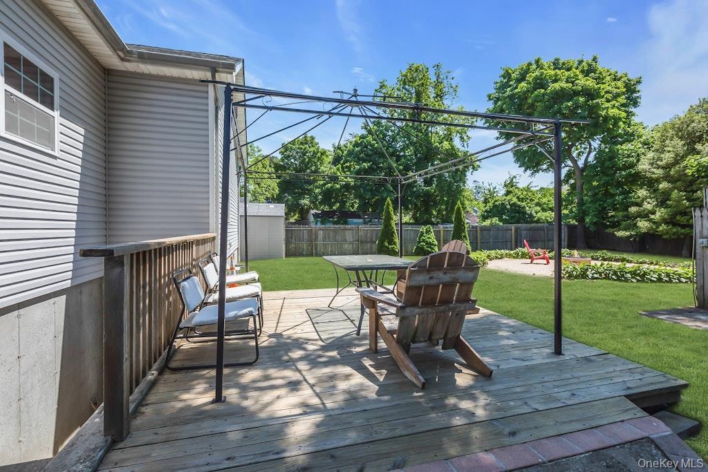 Single Family Lincoln Avenue  Suffolk County, NY 11752, MLS-1003628-22