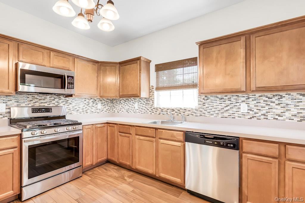 Single Family Lincoln Avenue  Suffolk County, NY 11752, MLS-1003628-7