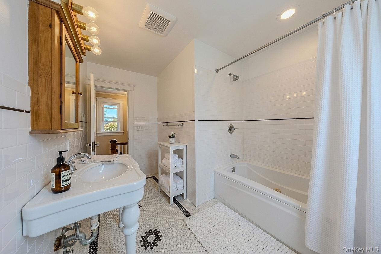 Single Family Miles Bronx, NY 10465, MLS-1003681-23