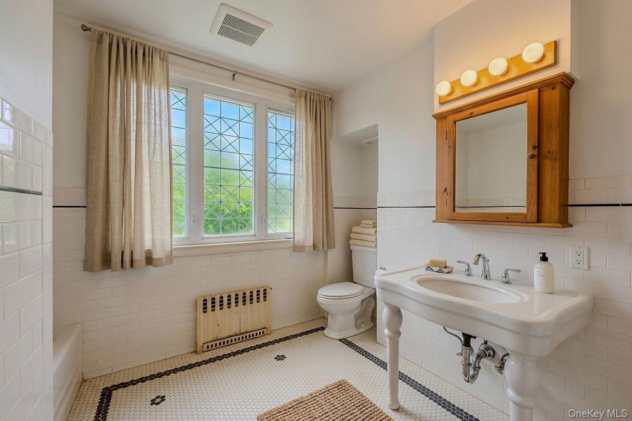 Single Family Miles Bronx, NY 10465, MLS-1003681-24