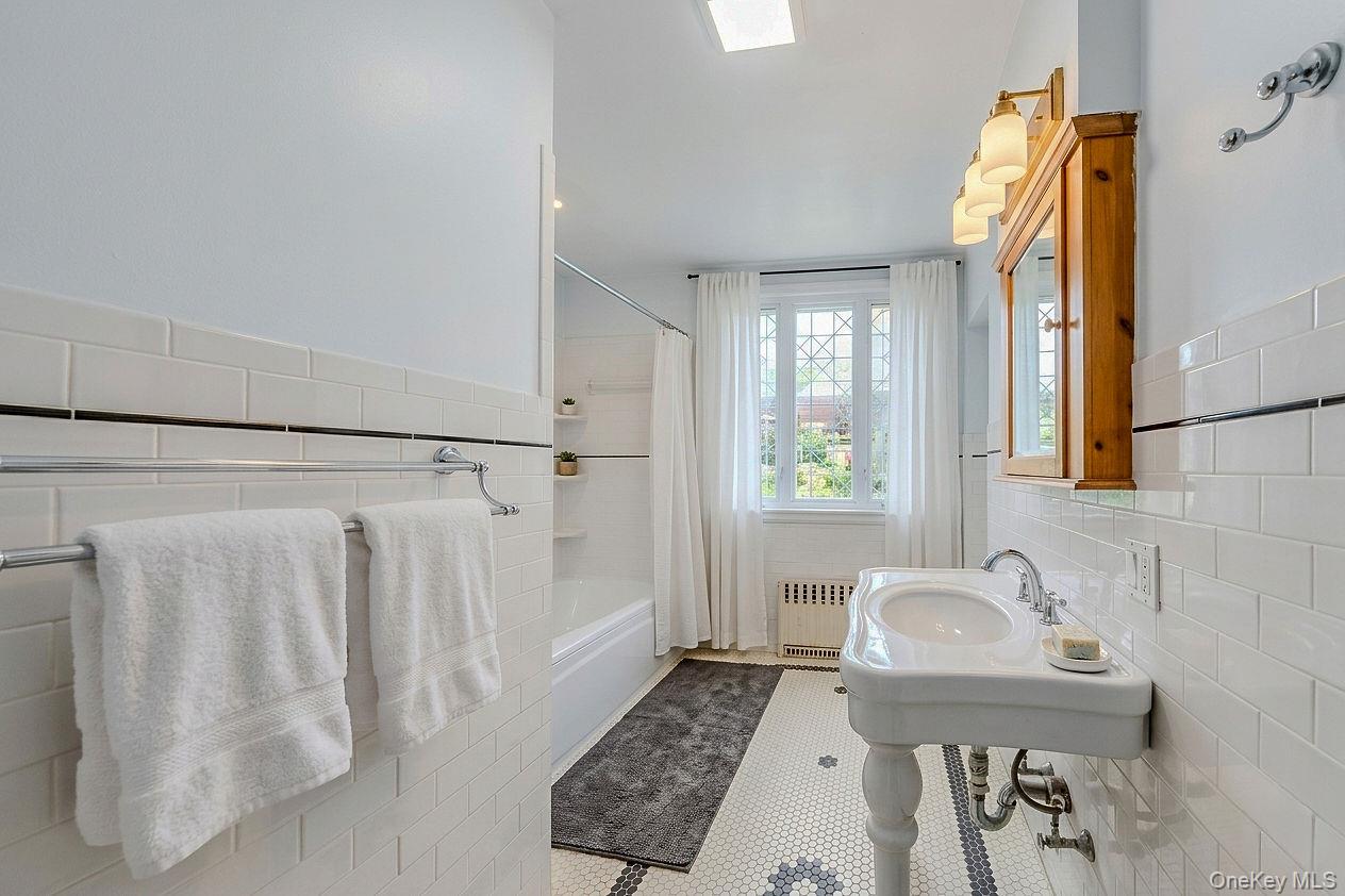 Single Family Miles Bronx, NY 10465, MLS-1003681-25