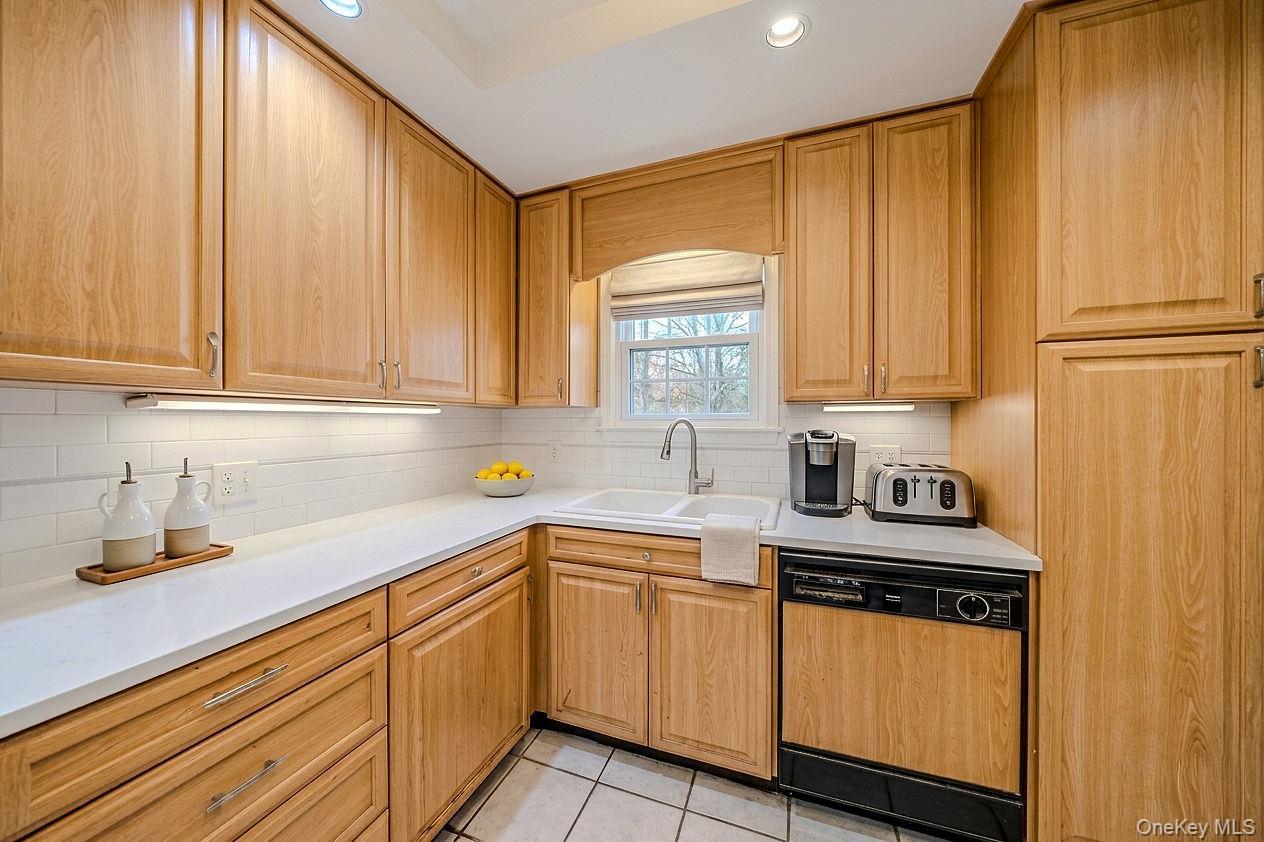 Single Family Miles Bronx, NY 10465, MLS-1003681-8