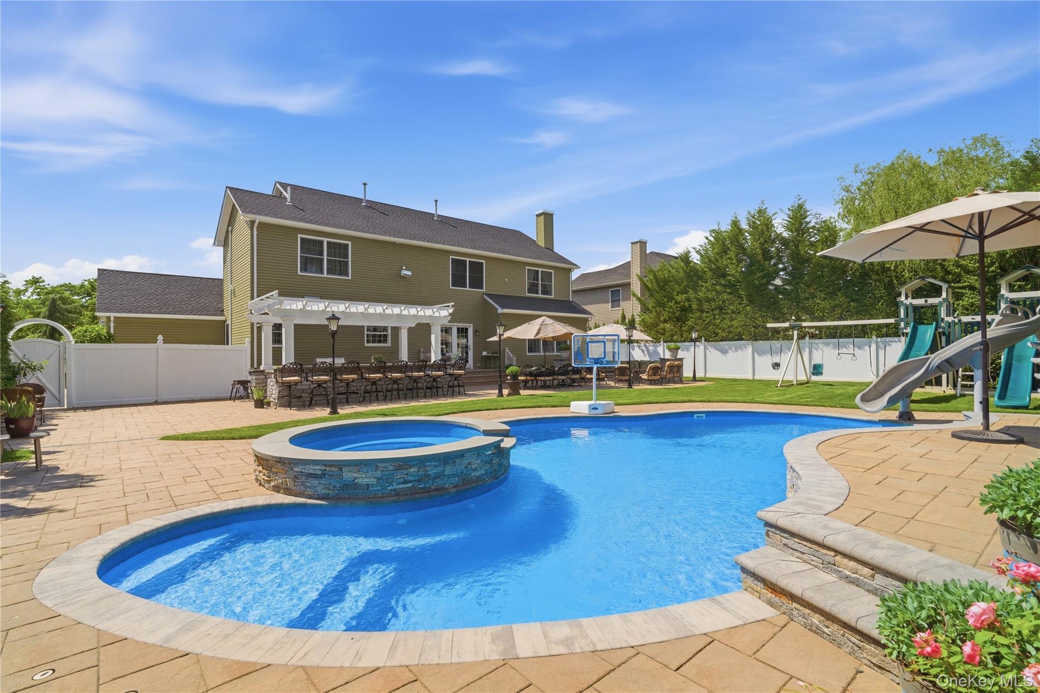 Single Family Davison Place  Nassau County, NY 11570, MLS-1003709-2