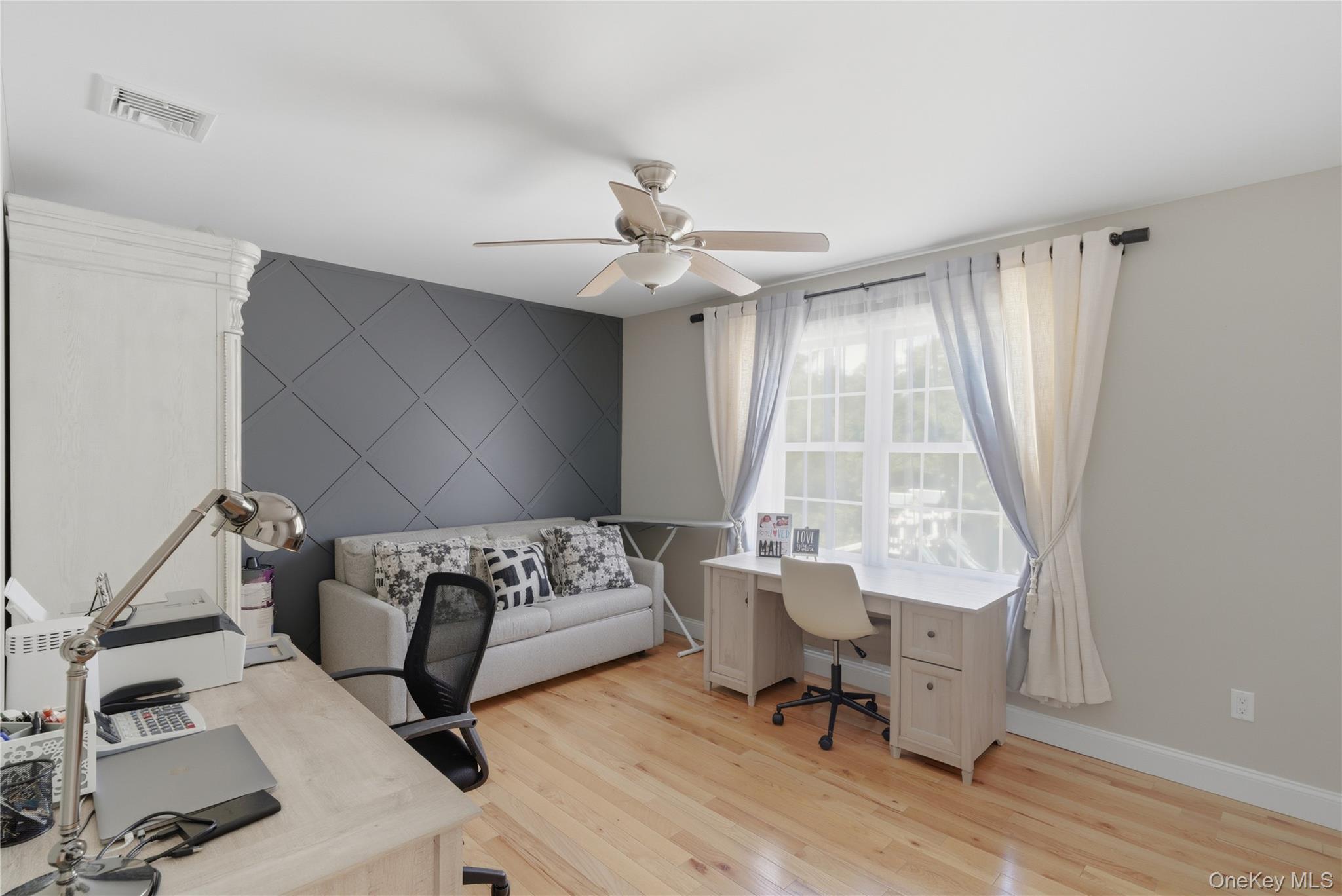 Single Family Davison Place  Nassau County, NY 11570, MLS-1003709-21
