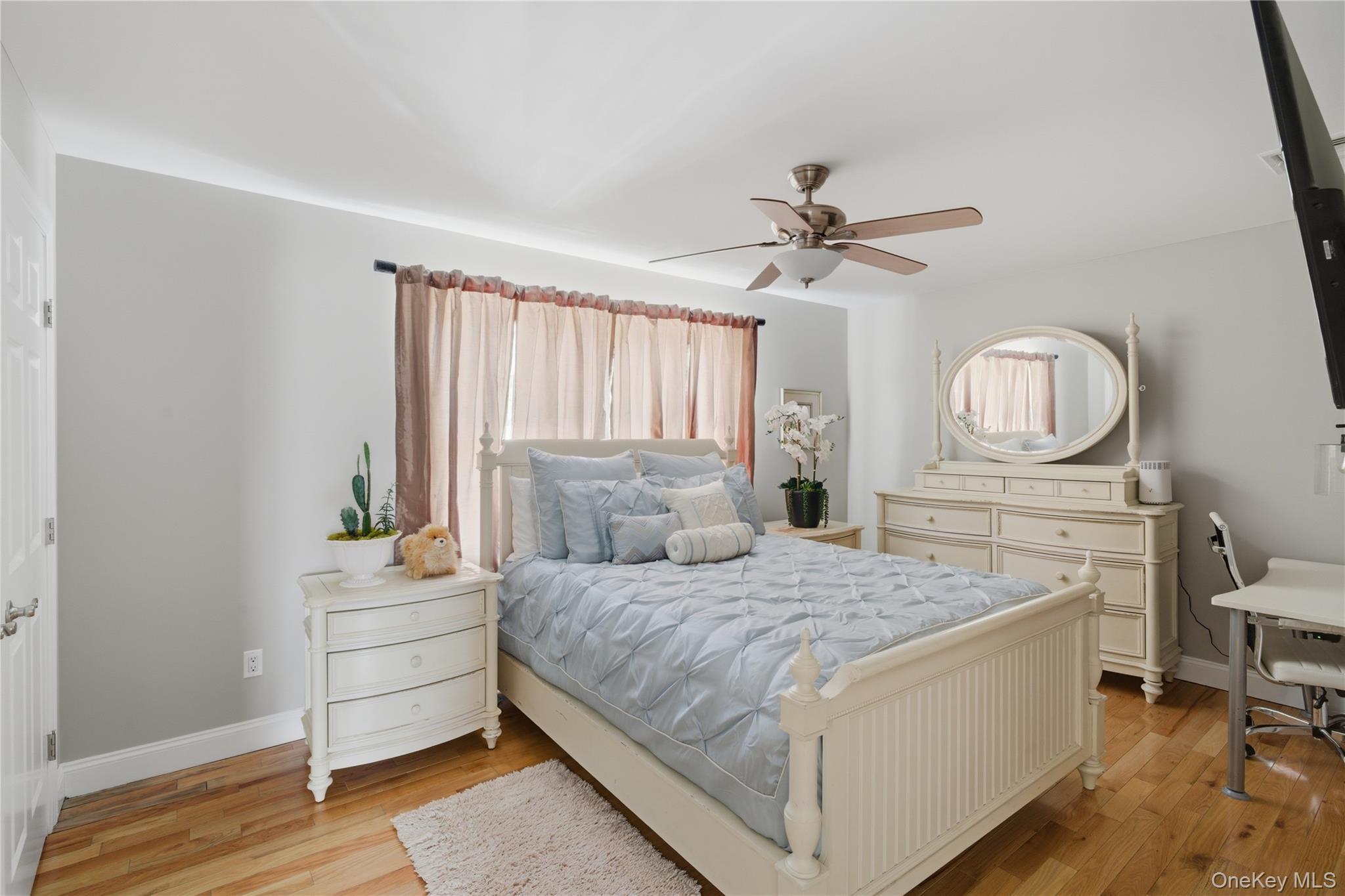 Single Family Davison Place  Nassau County, NY 11570, MLS-1003709-23