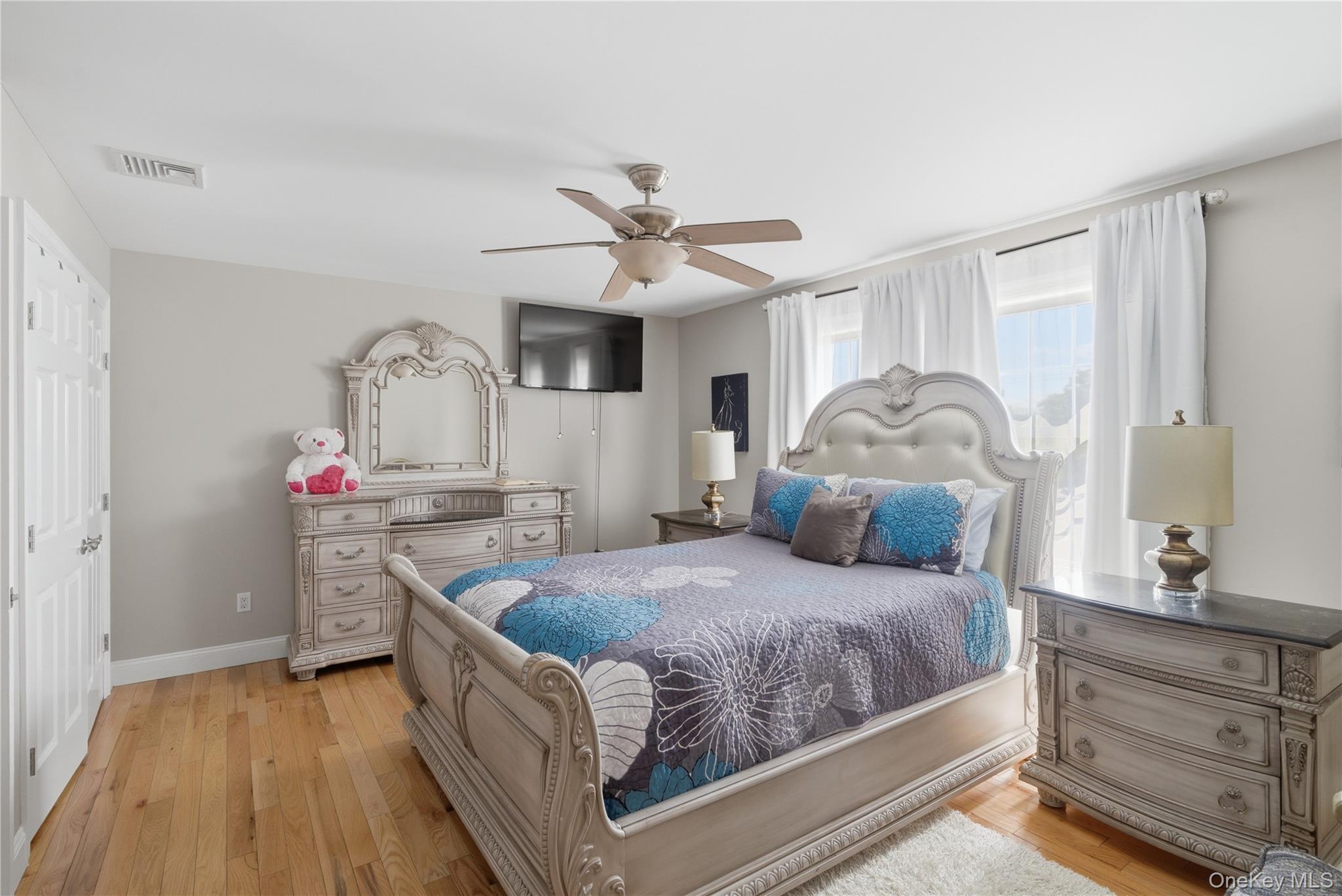 Single Family Davison Place  Nassau County, NY 11570, MLS-1003709-24