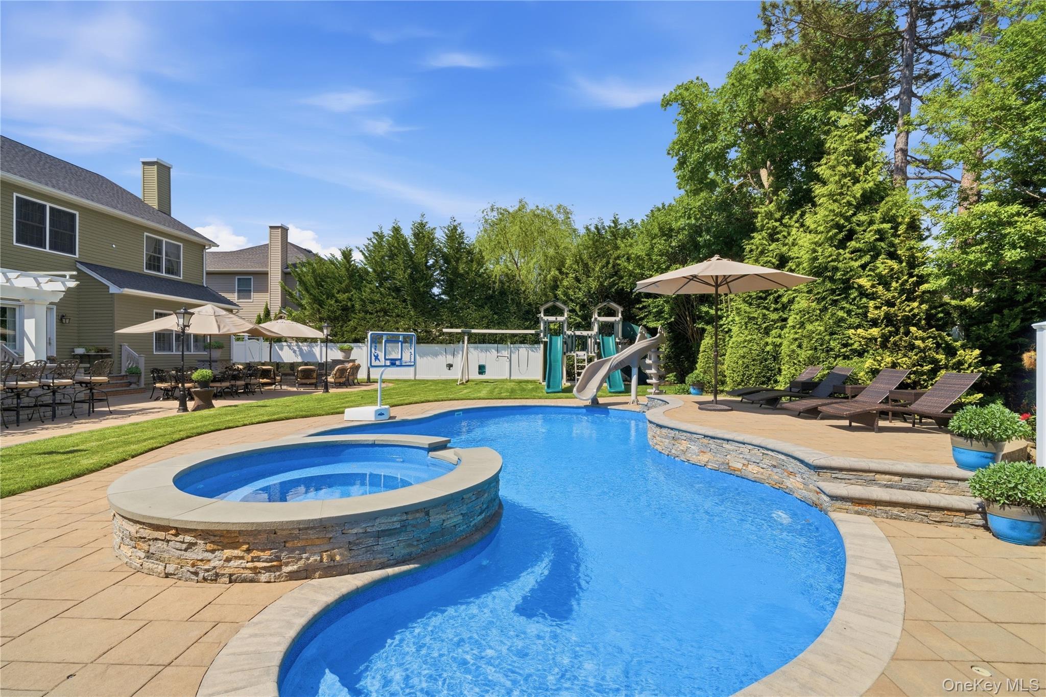 Single Family Davison Place  Nassau County, NY 11570, MLS-1003709-38