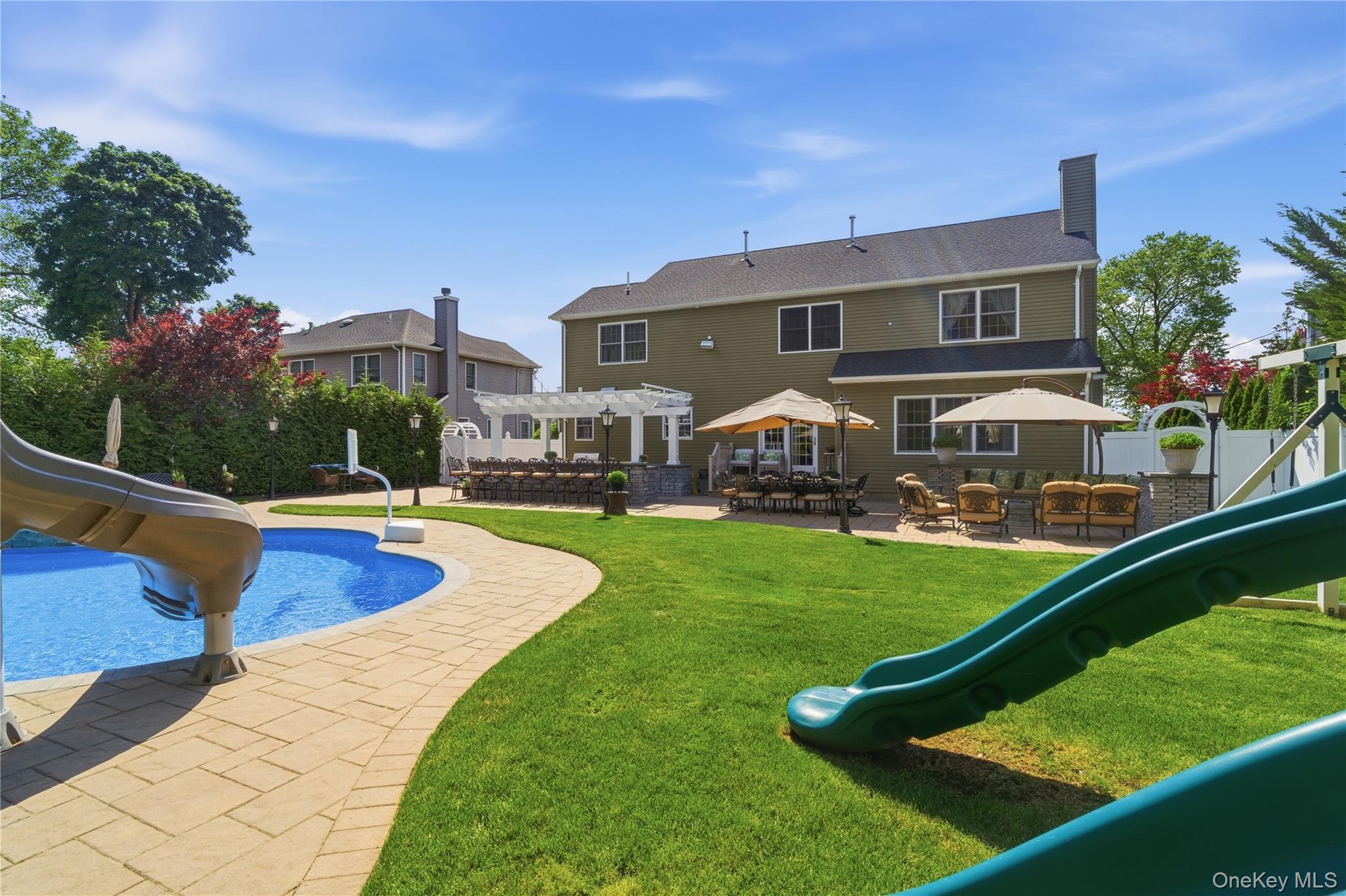 Single Family Davison Place  Nassau County, NY 11570, MLS-1003709-39
