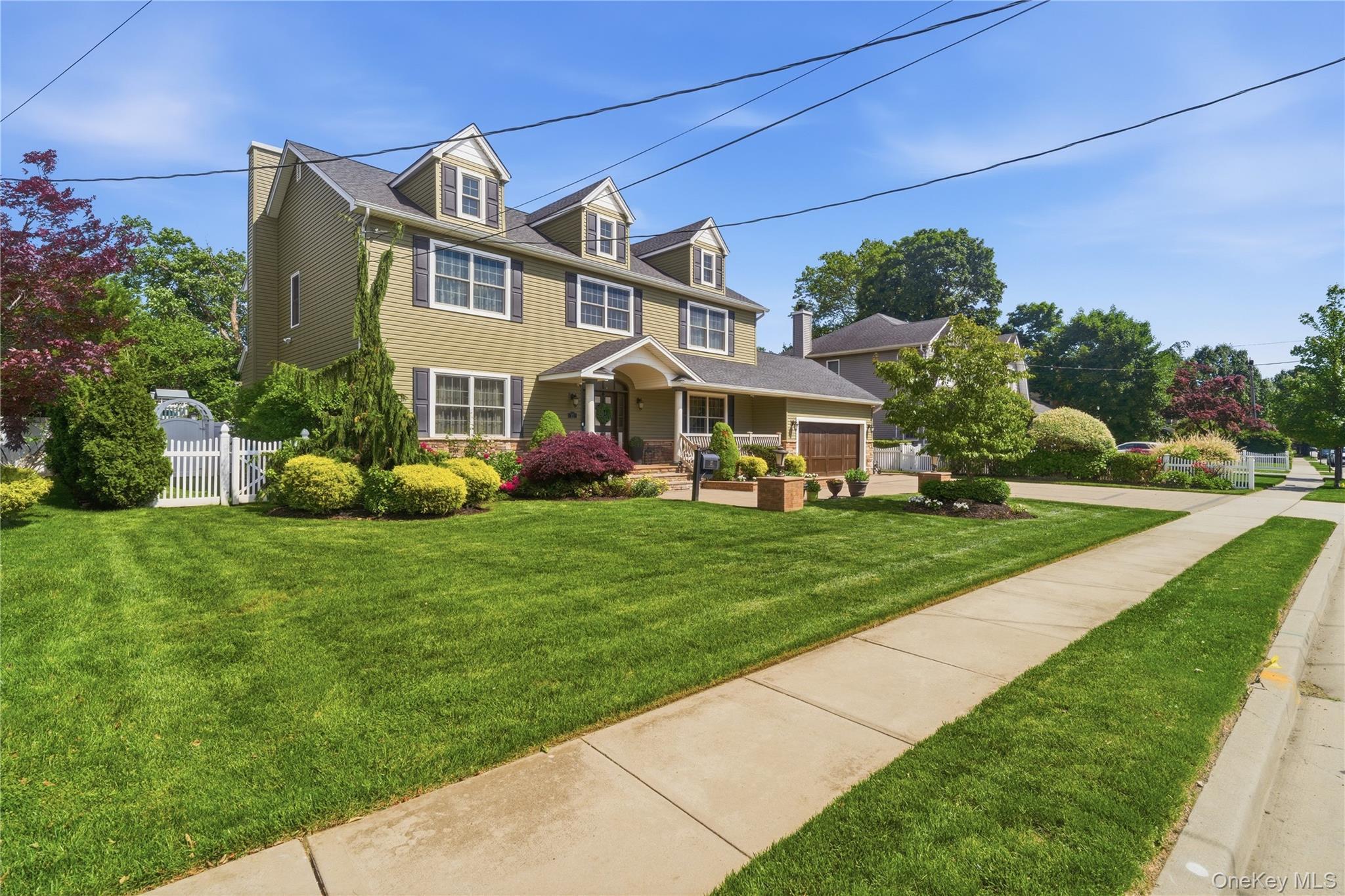 Single Family Davison Place  Nassau County, NY 11570, MLS-1003709-5