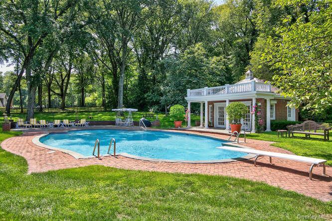 Single Family Chicken Valley Road Nassau County, NY 11560, MLS-1003784-25