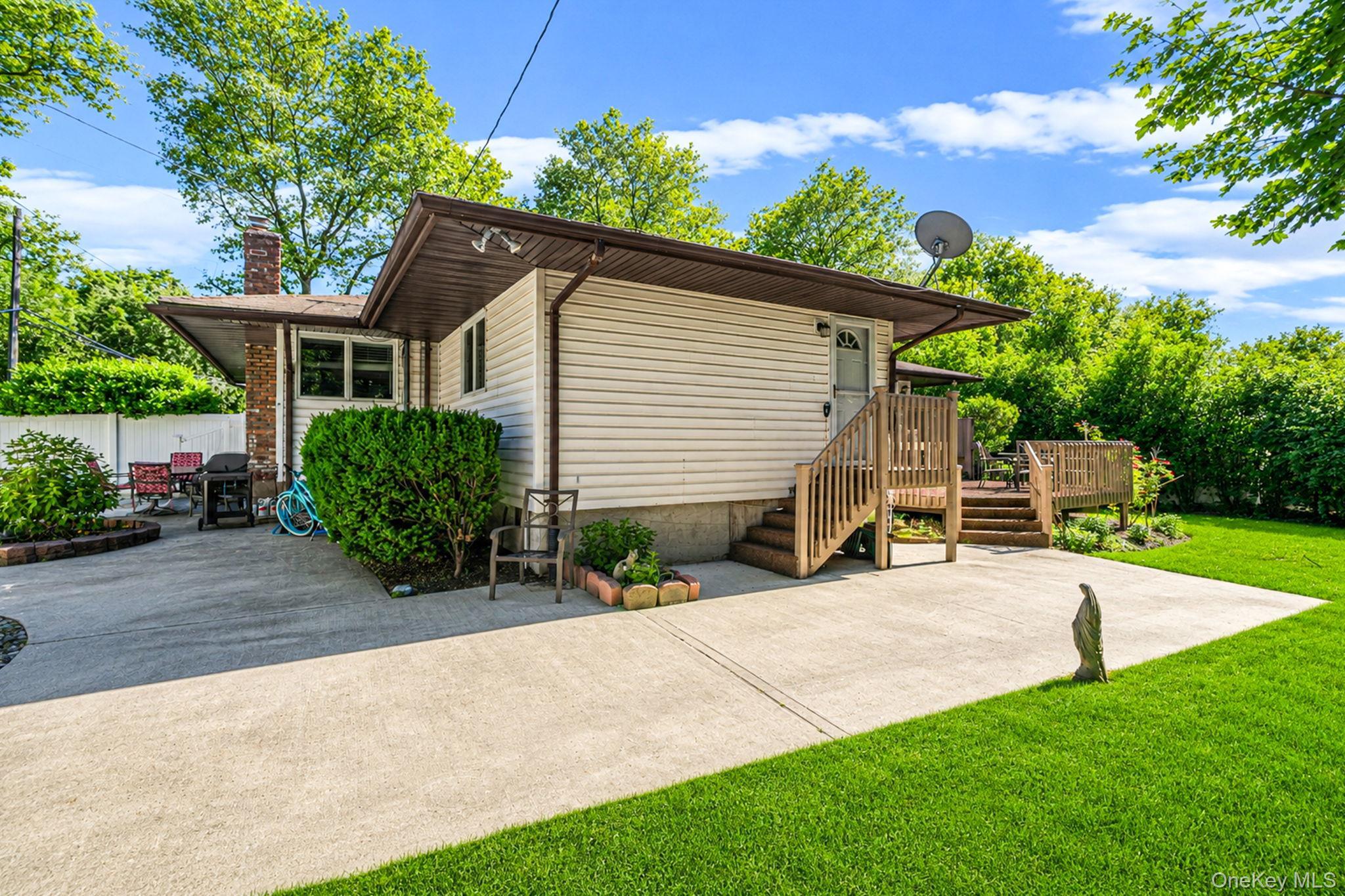 Single Family Coe Place  Suffolk County, NY 11746, MLS-1003811-5