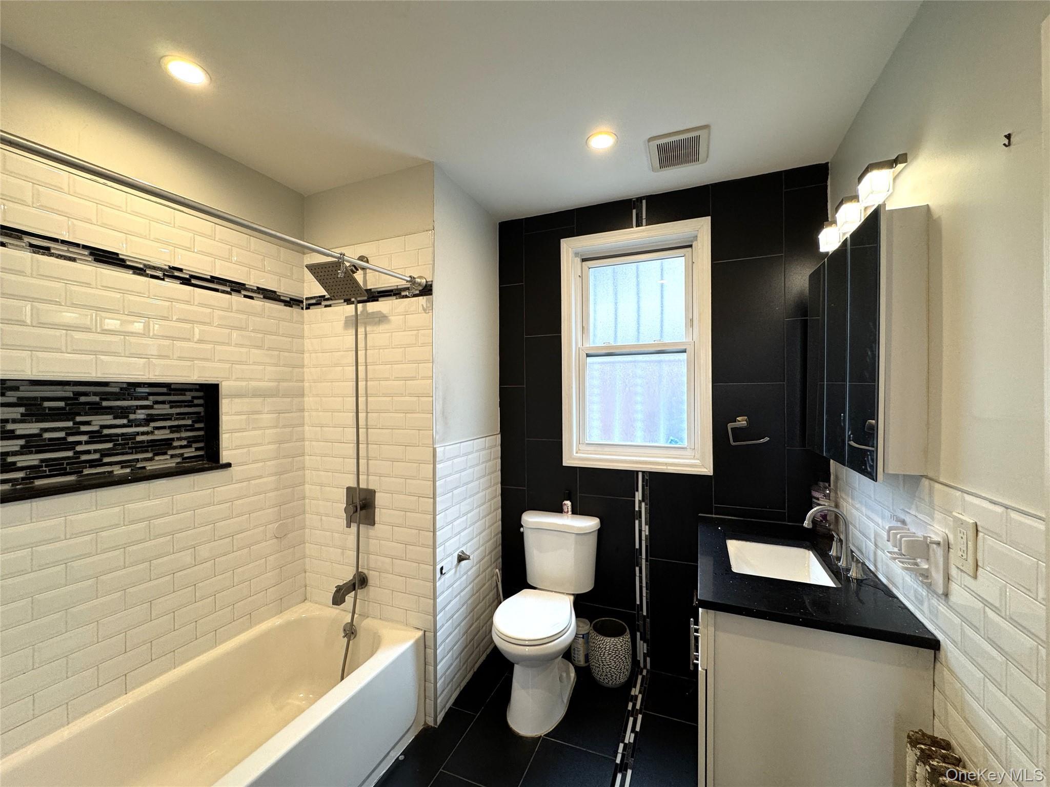 Single Family Bayside Avenue Queens, NY 11354, MLS-1003832-11