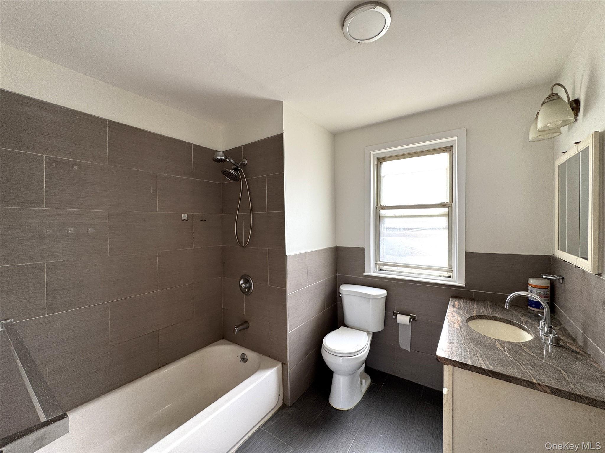 Single Family Bayside Avenue Queens, NY 11354, MLS-1003832-28