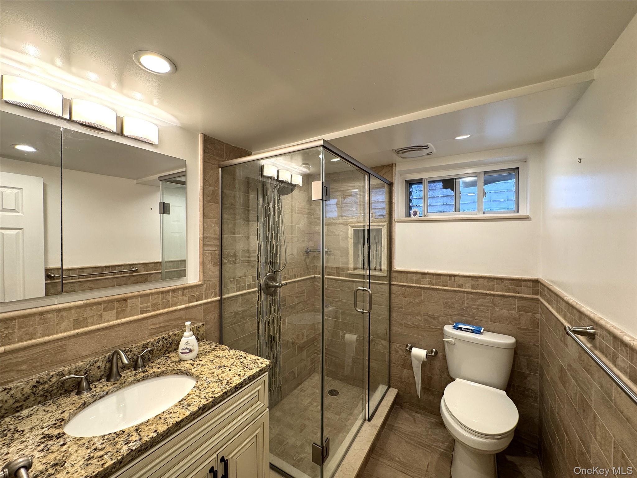 Single Family Bayside Avenue Queens, NY 11354, MLS-1003832-40