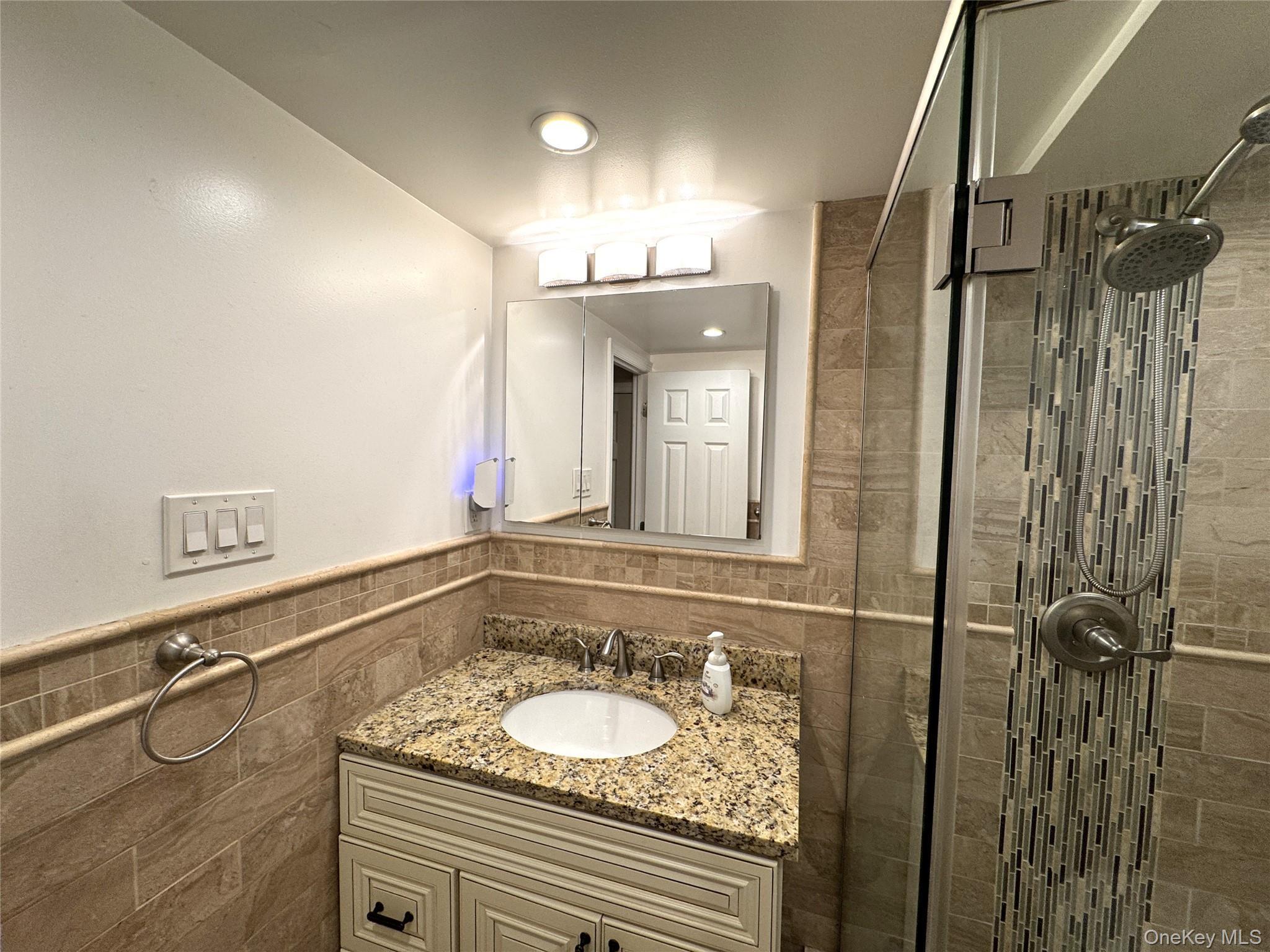 Single Family Bayside Avenue Queens, NY 11354, MLS-1003832-41