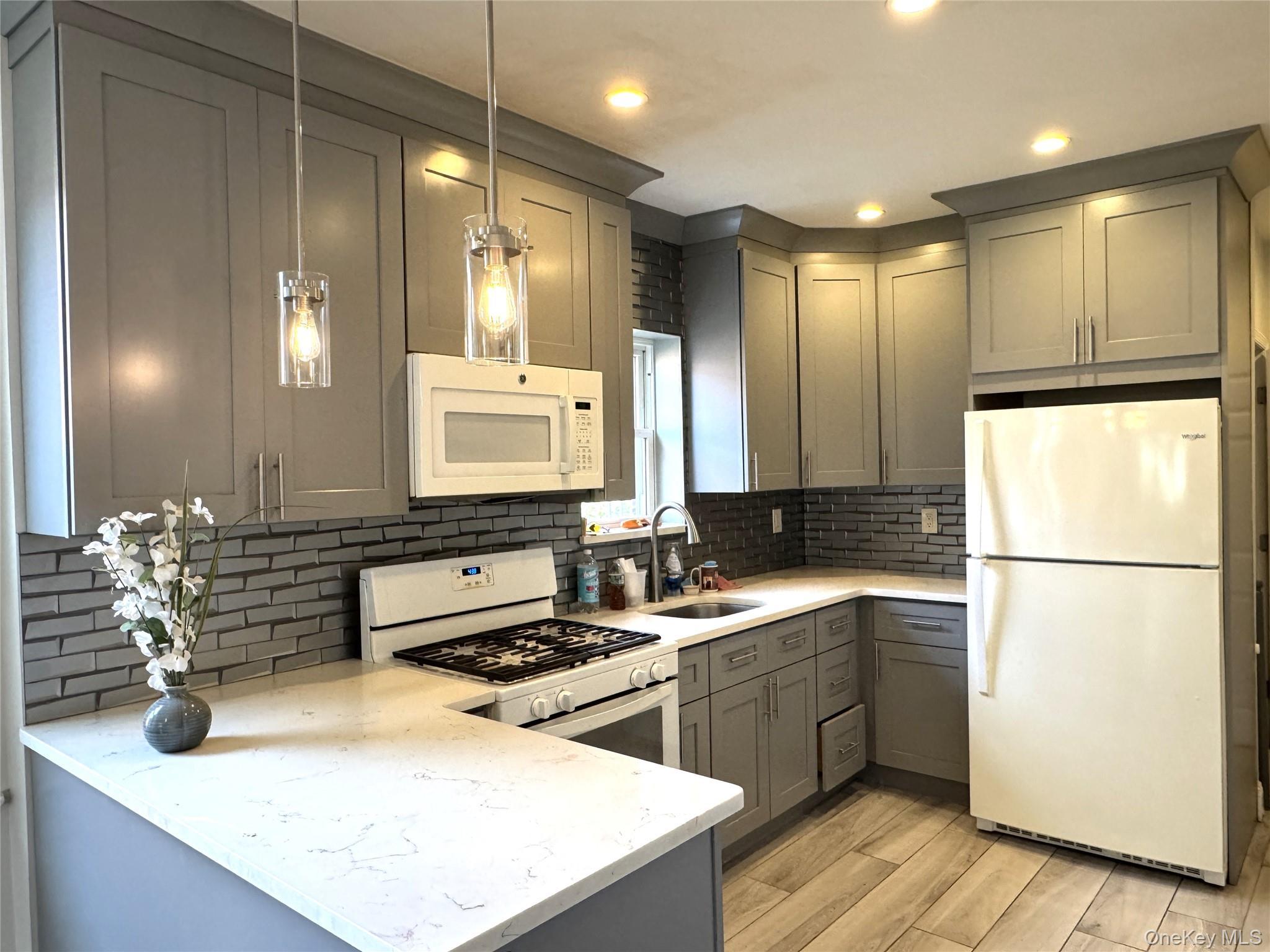 Single Family Bayside Avenue Queens, NY 11354, MLS-1003832-8