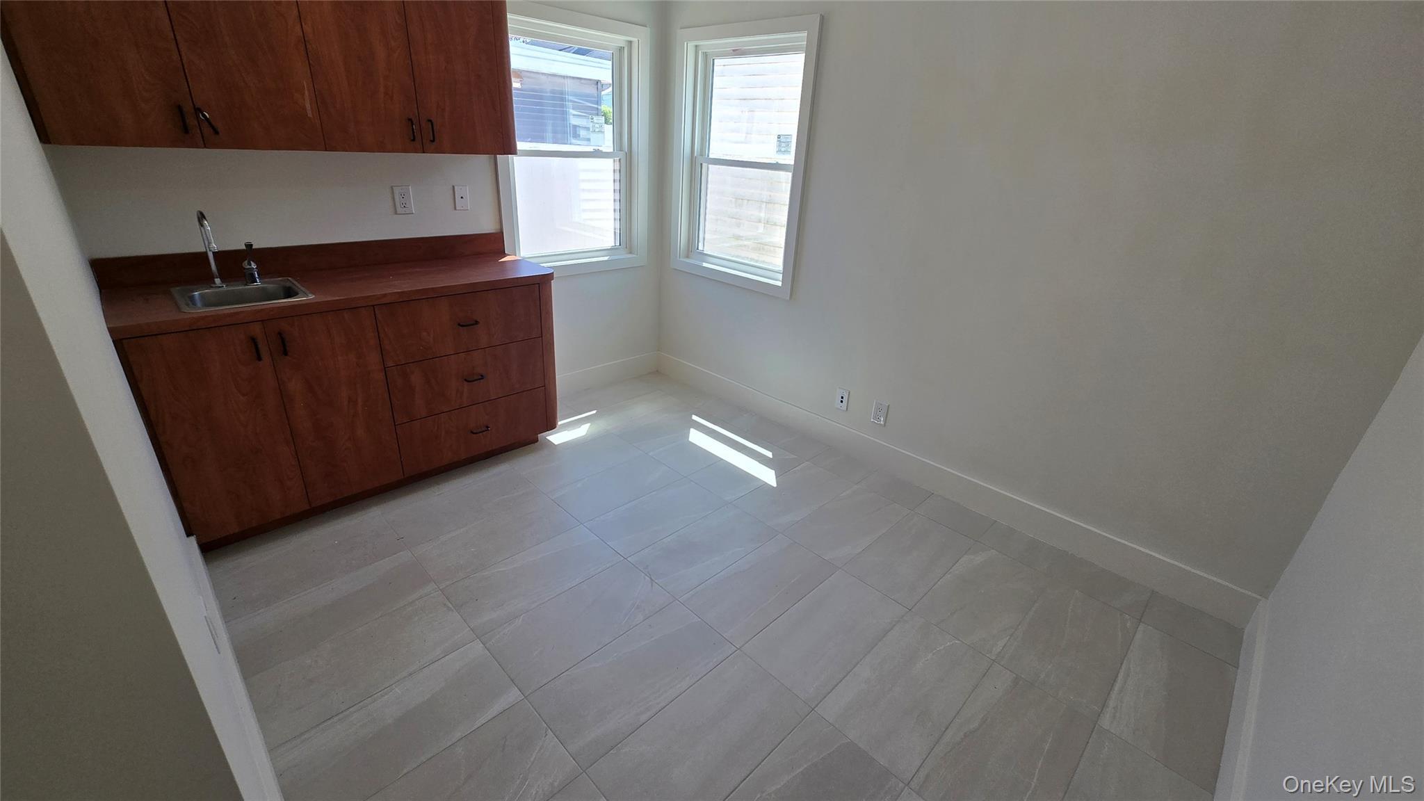 Single Family E Park Avenue Nassau County, NY 11561, MLS-1003876-9