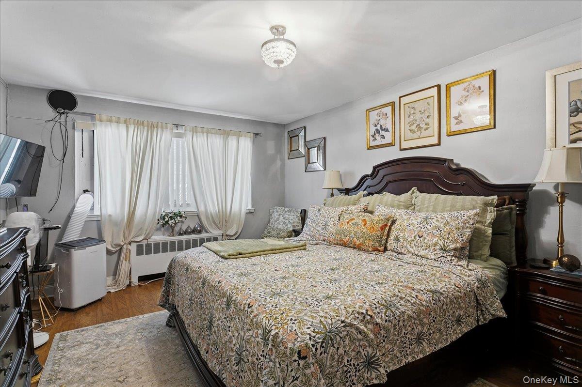 Single Family E 213th Street Bronx, NY 10469, MLS-1003992-10