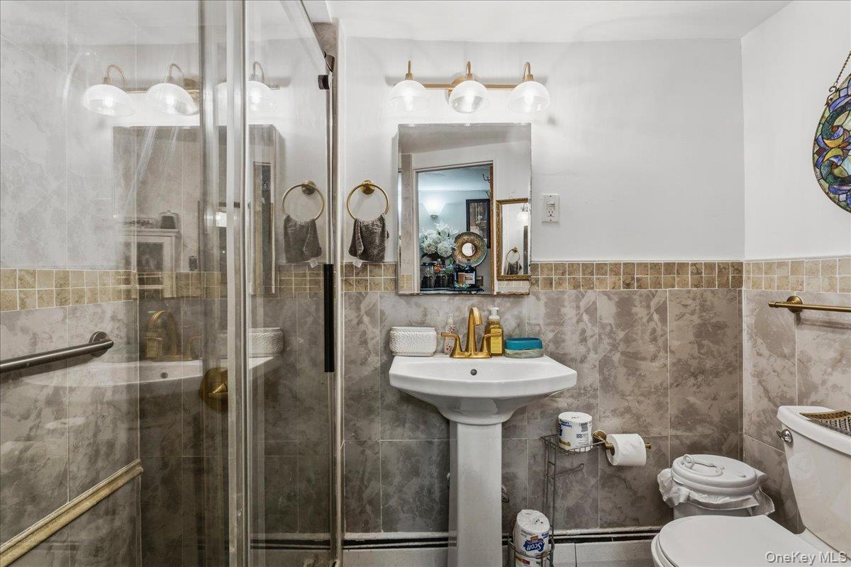 Single Family E 213th Street Bronx, NY 10469, MLS-1003992-11