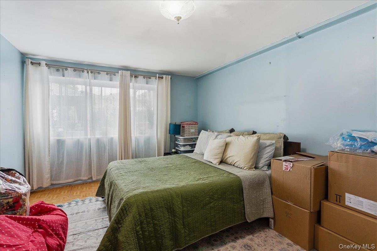 Single Family E 213th Street Bronx, NY 10469, MLS-1003992-12