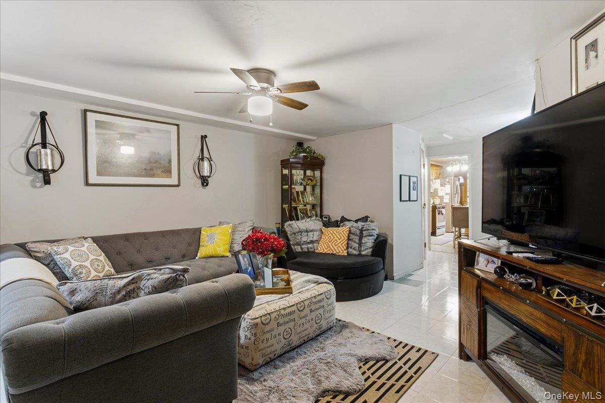 Single Family E 213th Street Bronx, NY 10469, MLS-1003992-15