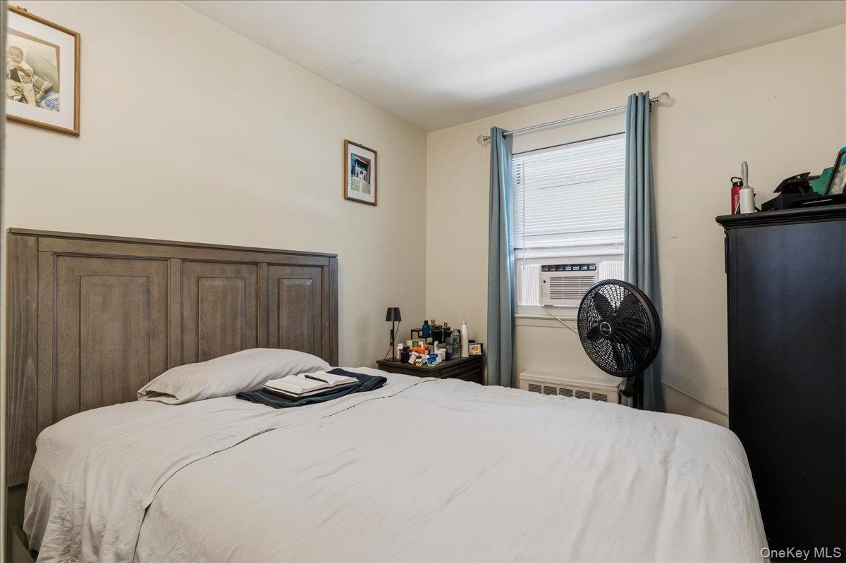 Single Family E 213th Street Bronx, NY 10469, MLS-1003992-17