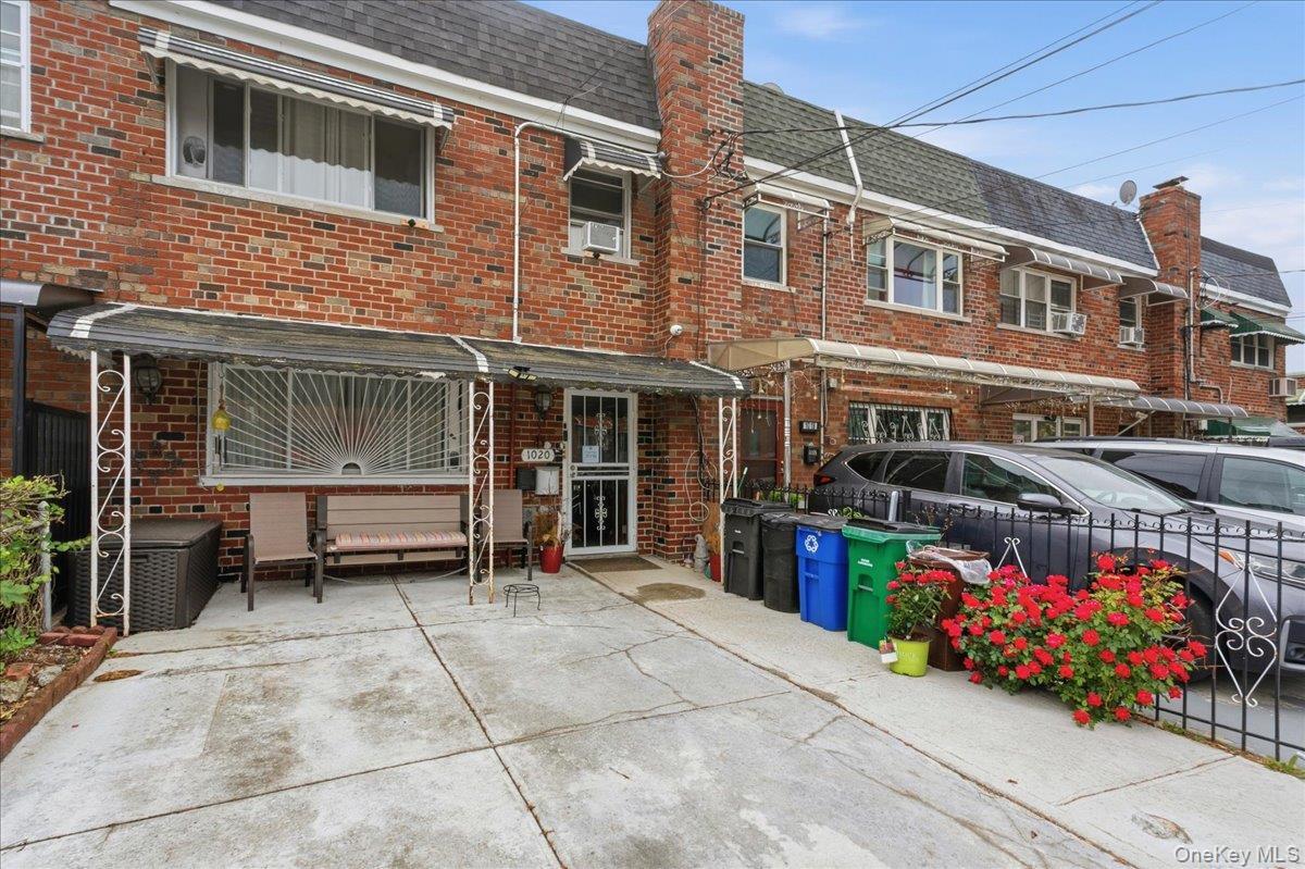 Single Family E 213th Street Bronx, NY 10469, MLS-1003992-2